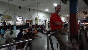 À espera do Comboio Jammu mail